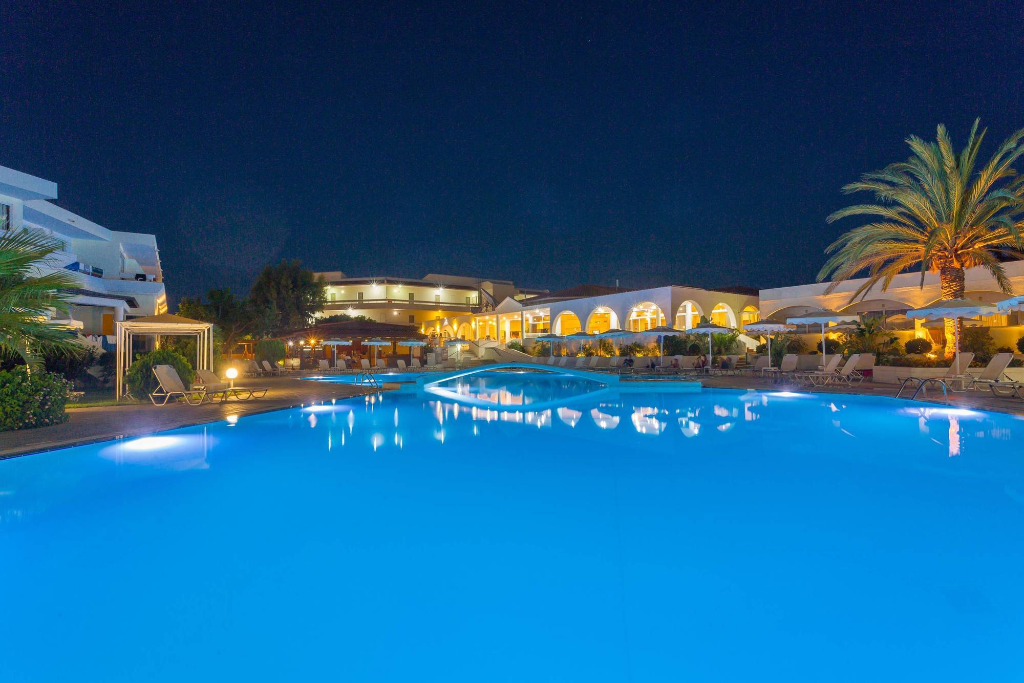 Hotel Niriides Beach Kolymbia Extérieur photo